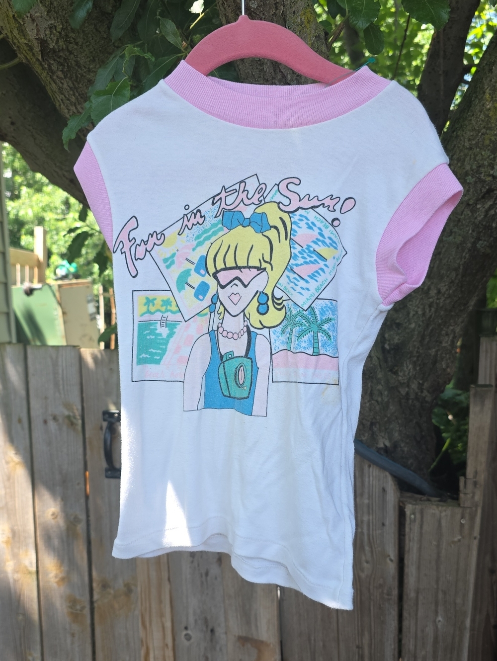 Very Vintage White Tee with Pink Trim & Multicolor Beach Graphic See Stains